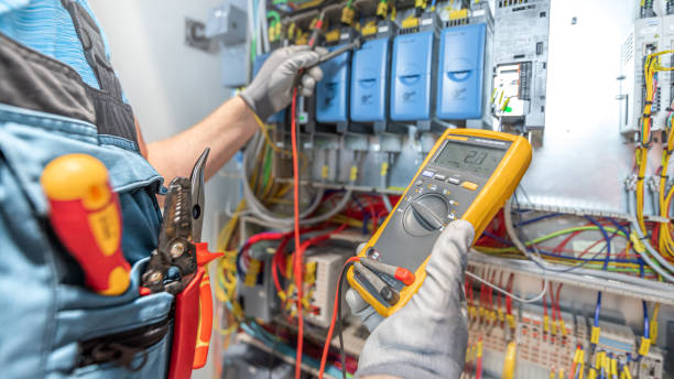 Best Affordable Emergency Electrician  in Elmwood, IL
